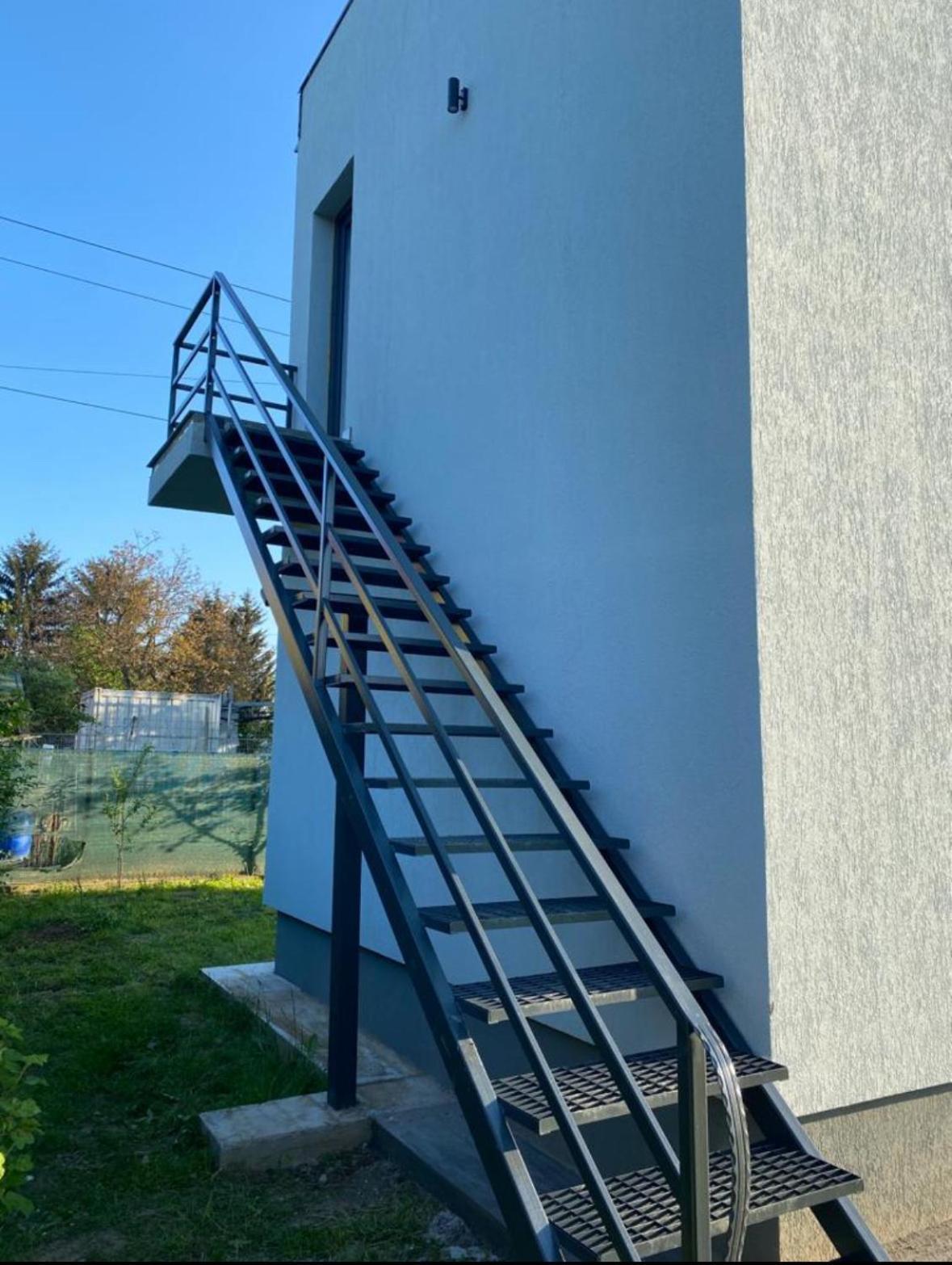 Ttt House Piteşti Exterior foto